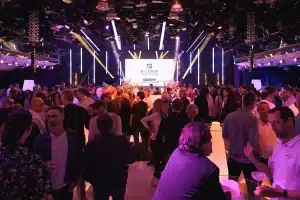 Soirée client annuelle de la société AMP Visual TV à Paris dans le studio Gabriel. Reportage photo réalisé par Studio Chaillou