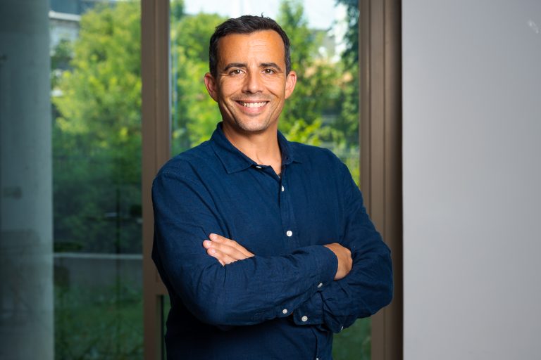 Exemple de portrait en plan taille réalisé pour le trombinoscope d'une entreprise