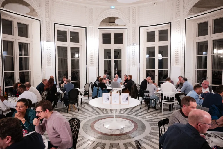 Dîner de gala des collaborateurs ABB France dans la rotonde du Château de Rochefort, soirée du séminaire – reportage photographe événementiel