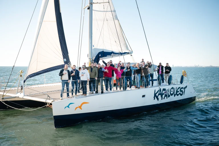 Photo réalisée lors d'une activité team building (une sortie en catamaran) des Pharmacies Lafayettes.