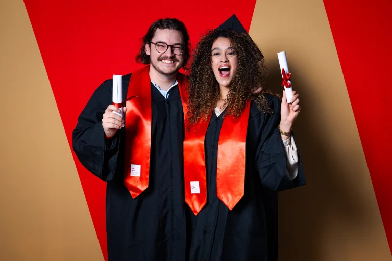 Portraits d'étudiants réalisés lors de la cérémonie de remise des diplômes de l'école EM Lyon.