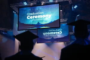 Cérémonie de remise de diplômes de Grenoble École de Management photographiée par Studio Chaillou - Photographe à Lyon