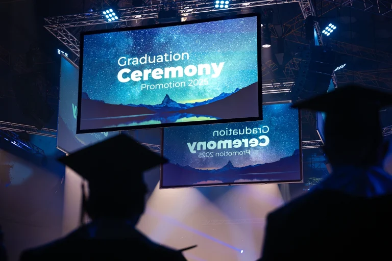 Cérémonie de remise de diplômes de Grenoble École de Management photographiée par Studio Chaillou - Photographe à Lyon