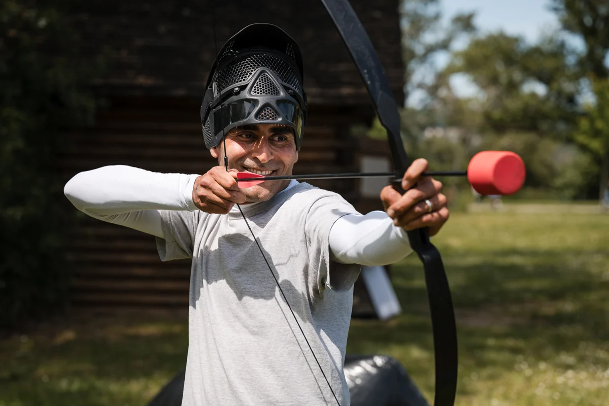 Reportage photo team building Fun Archery lors du séminaire interne Eau du Grand Lyon — L'Atol Plage, Grand Parc de Miribel Jonage — Studio Chaillou